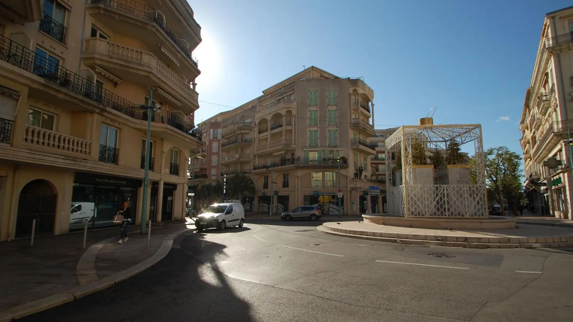 Spacieux 3P En Centre-Ville Avec Terrasse Vue Mer A Menton - Fr-1-196-379