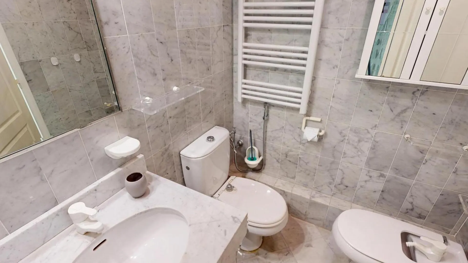 Spacieux 3P En Centre-Ville Avec Terrasse Vue Mer A Menton - Fr-1-196-379 Apartamento