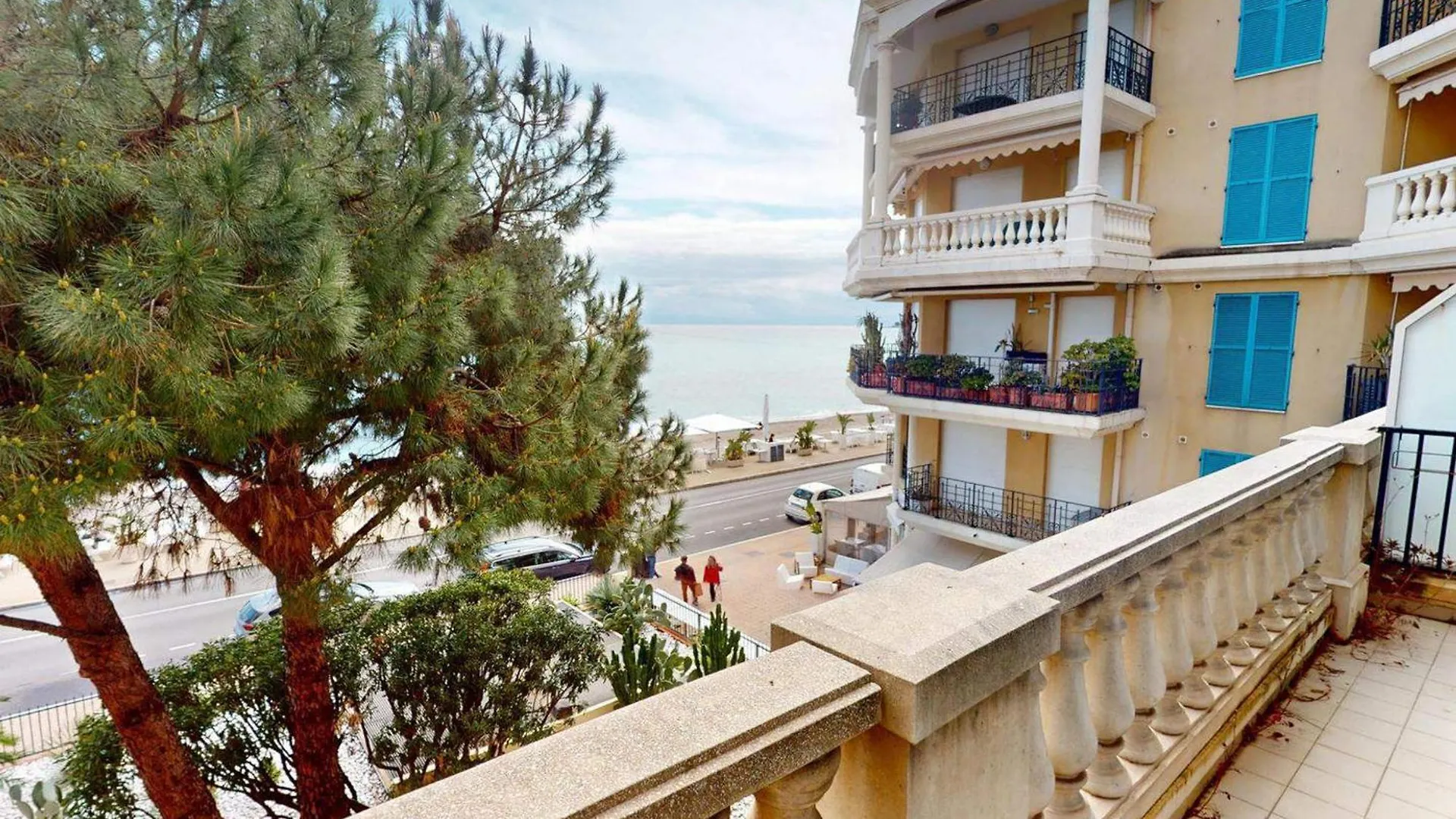 Spacieux 3P En Centre-Ville Avec Terrasse Vue Mer A Menton - Fr-1-196-379 contacts